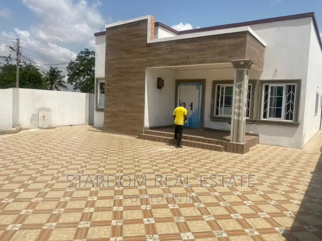 3bdrm Duplex in Coastal Estate, Spintex for rent
