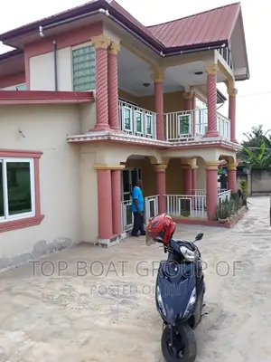 Furnished 8bdrm House in Top Boat Estate, Kumasi Metropolitan for sale