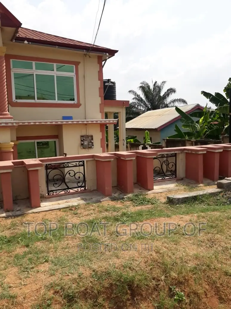 Furnished 8bdrm House in Top Boat Estate, Kumasi Metropolitan for sale