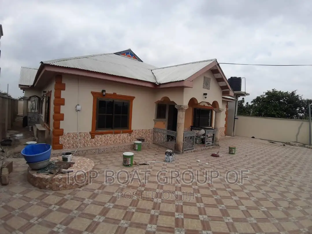 Furnished 4bdrm House in Top Boat Estate, Kumasi Metropolitan for sale