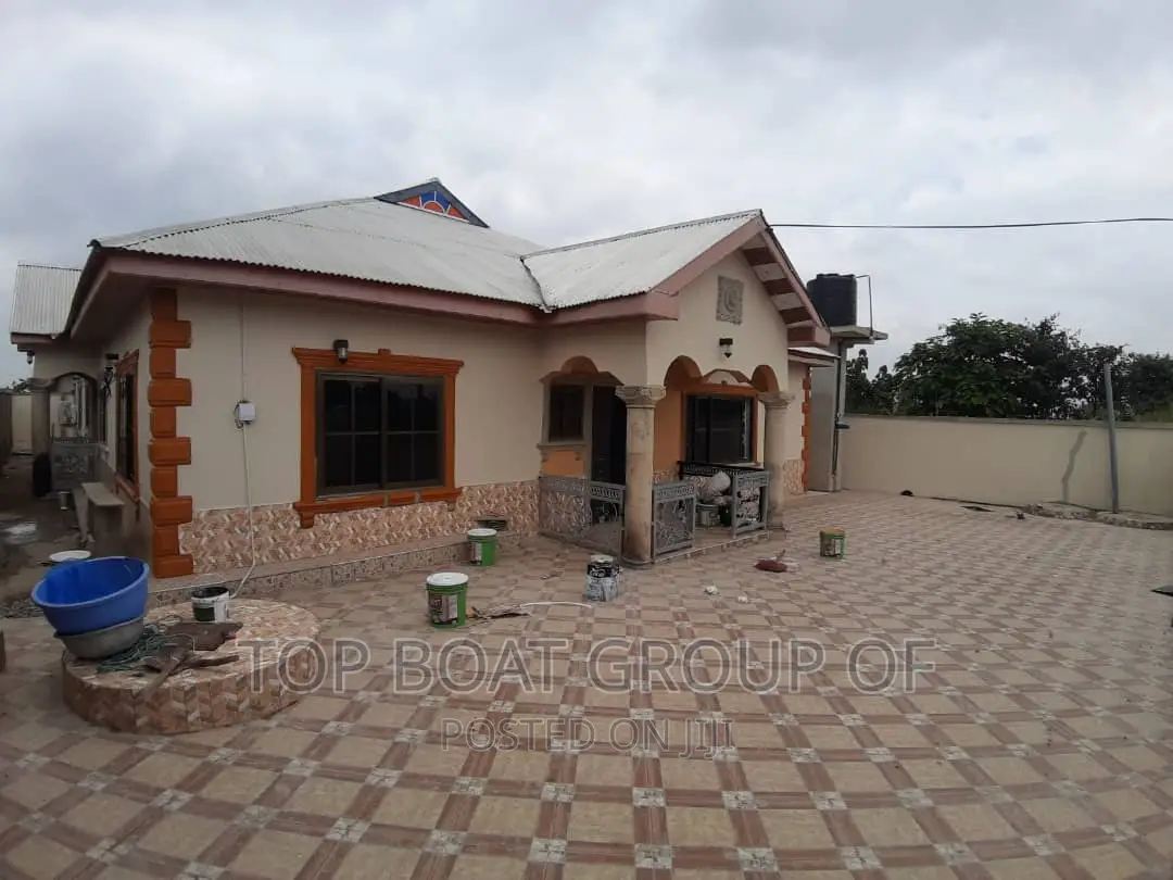 Furnished 4bdrm House in Top Boat Estate, Kumasi Metropolitan for sale