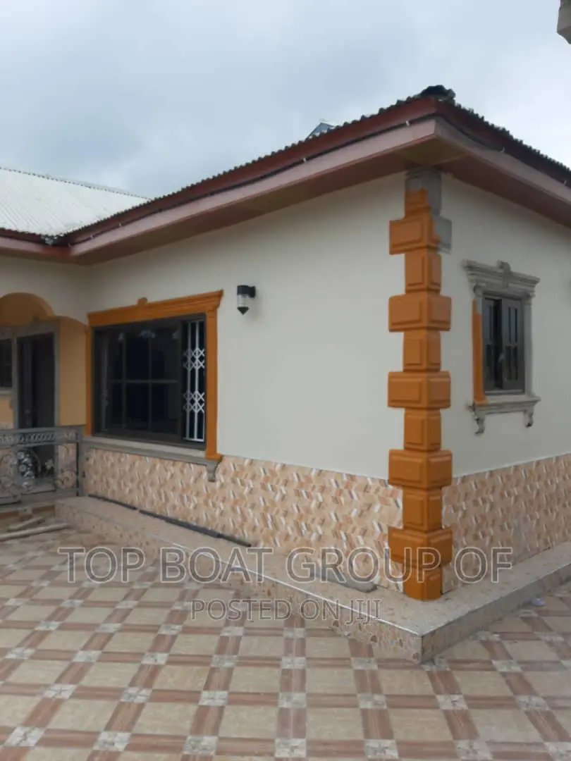Furnished 4bdrm House in Top Boat Estate, Kumasi Metropolitan for sale