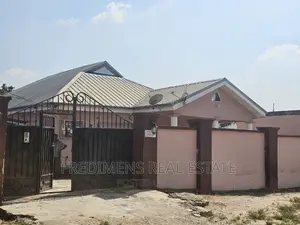 4bdrm House in Fredimens Real, Kumasi Metropolitan for sale