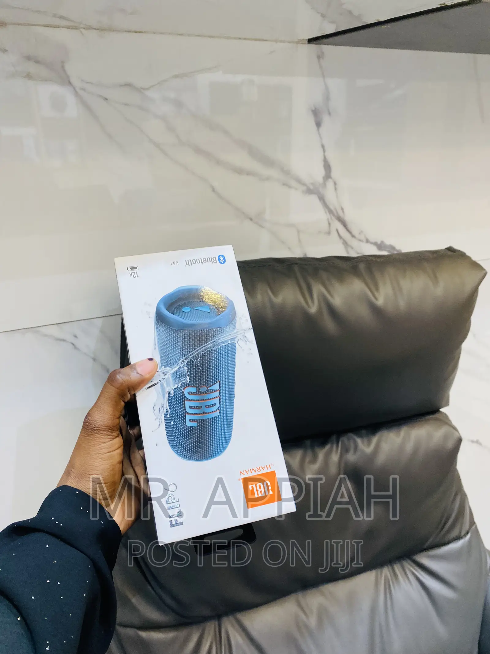 Brand New JBL Flip 6 Portable Bluetooth Speaker(Blue).