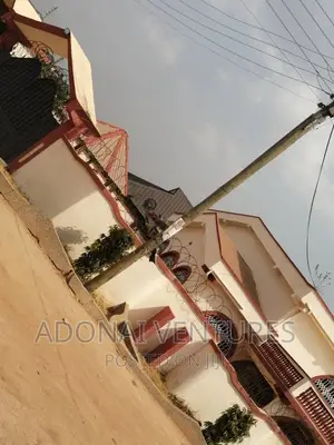 8bdrm House in Kotei Deduako, Kumasi Metropolitan for sale