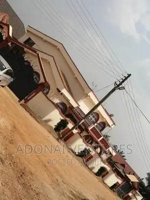 8bdrm House in Kotei Deduako, Kumasi Metropolitan for sale