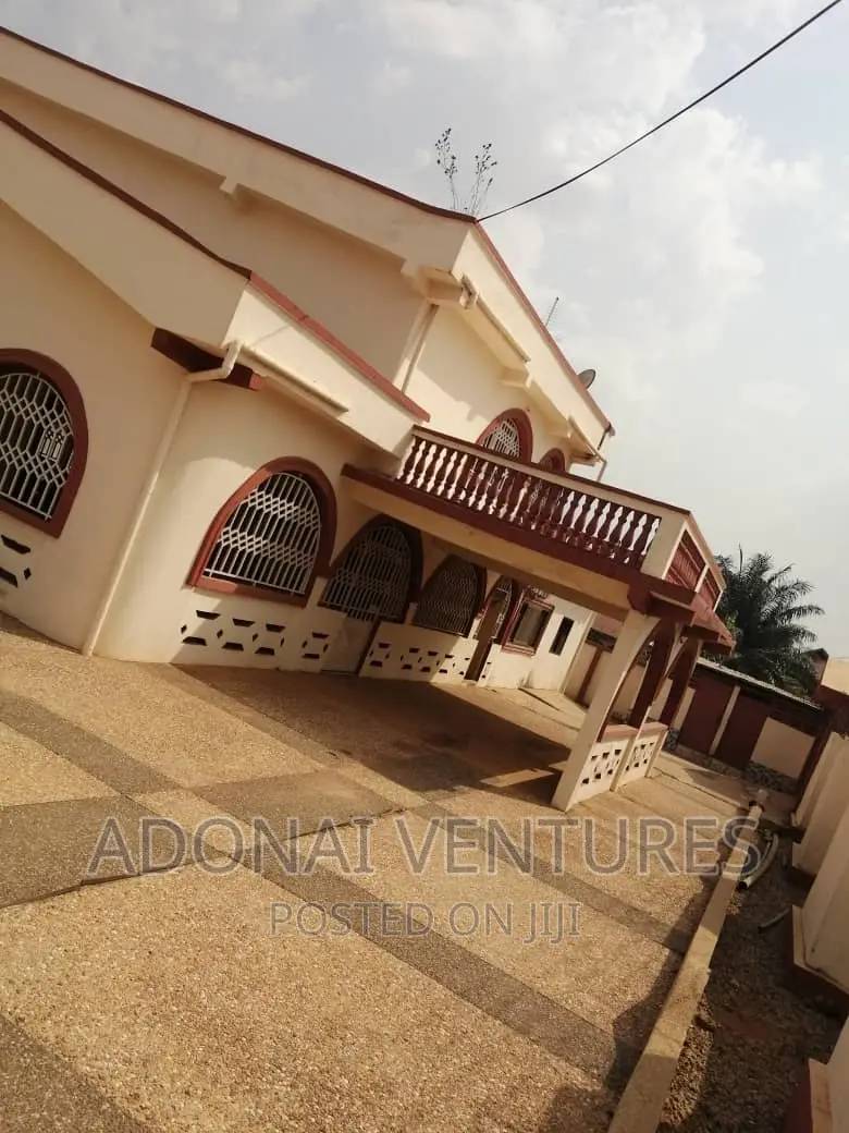 8bdrm House in Kotei Deduako, Kumasi Metropolitan for sale