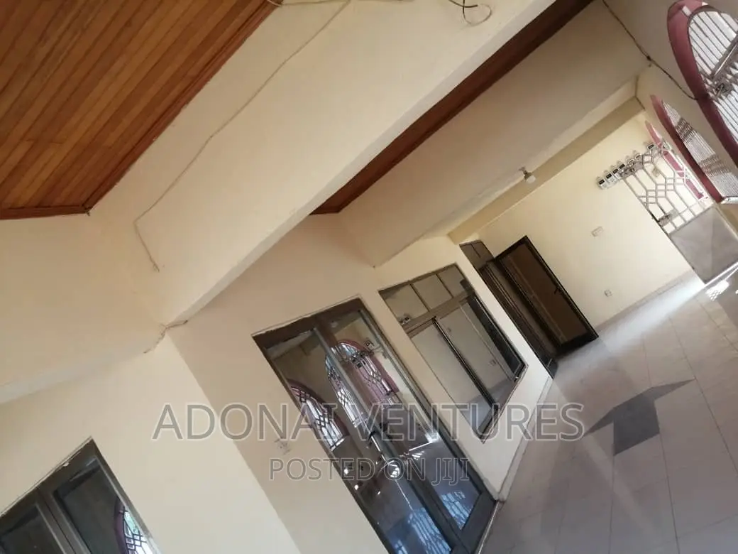 8bdrm House in Kotei Deduako, Kumasi Metropolitan for sale