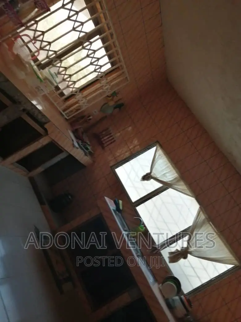 8bdrm House in Kotei Deduako, Kumasi Metropolitan for sale