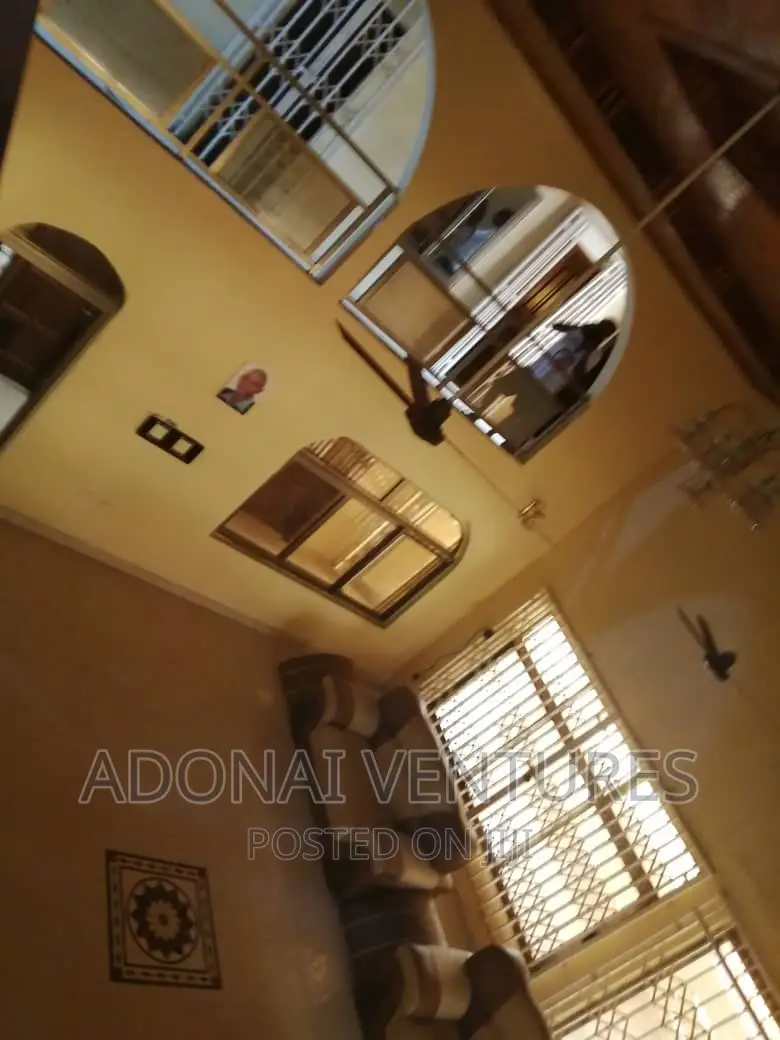 8bdrm House in Kotei Deduako, Kumasi Metropolitan for sale