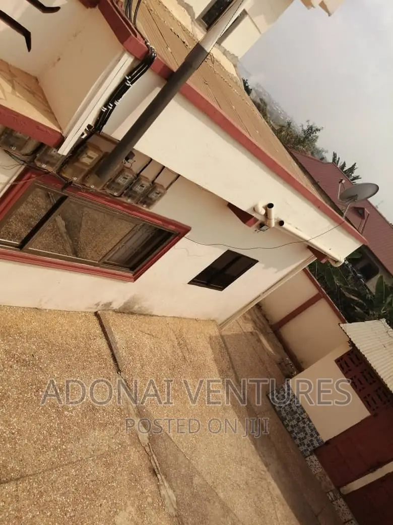 8bdrm House in Kotei Deduako, Kumasi Metropolitan for sale