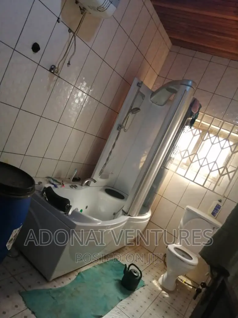 8bdrm House in Kotei Deduako, Kumasi Metropolitan for sale