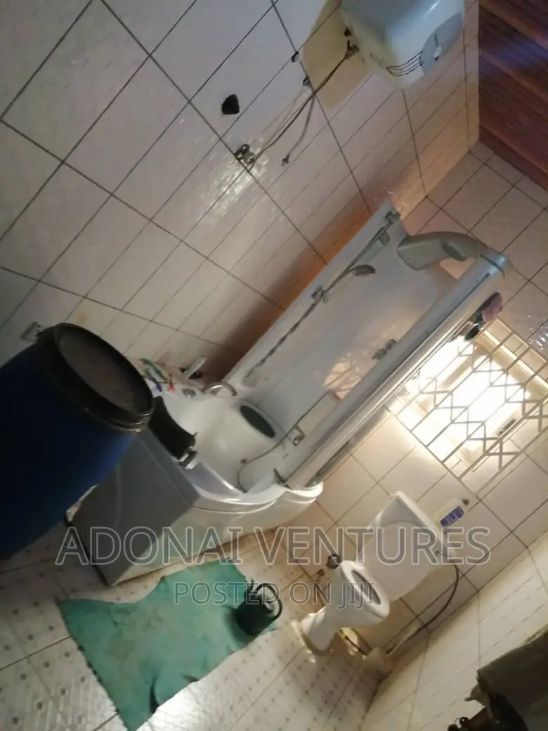 8bdrm House in Kotei Deduako, Kumasi Metropolitan for sale