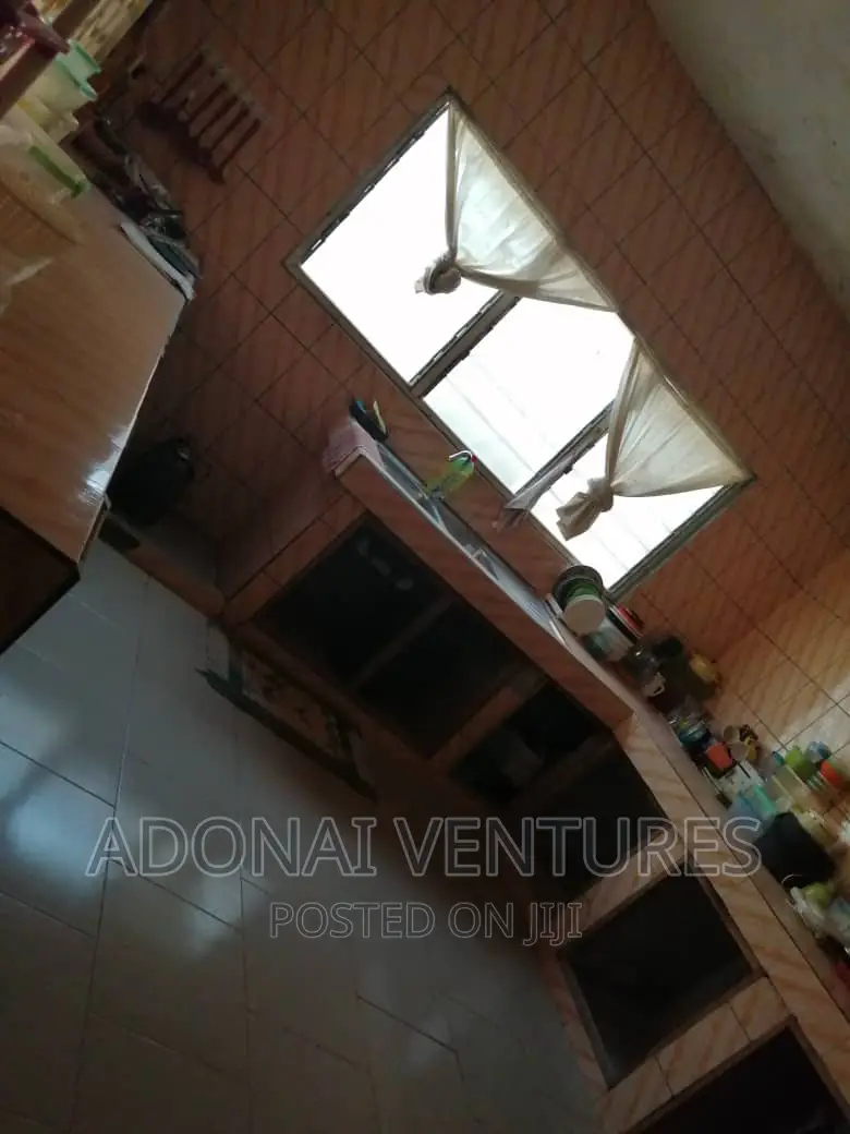 8bdrm House in Kotei Deduako, Kumasi Metropolitan for sale