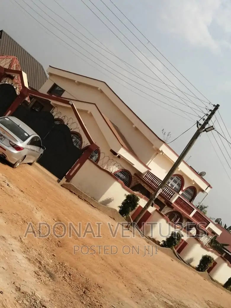 8bdrm House in Kotei Deduako, Kumasi Metropolitan for sale