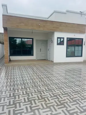 3bdrm House in 18, Spintex for sale