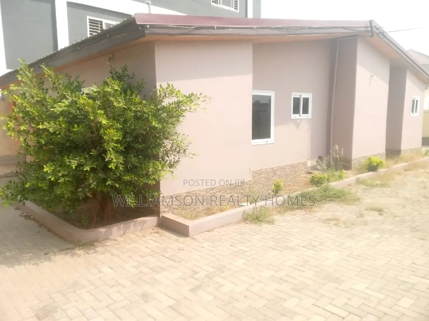 Commercial 2bedrms Detached Selfcompound Hse4rent,Spintex