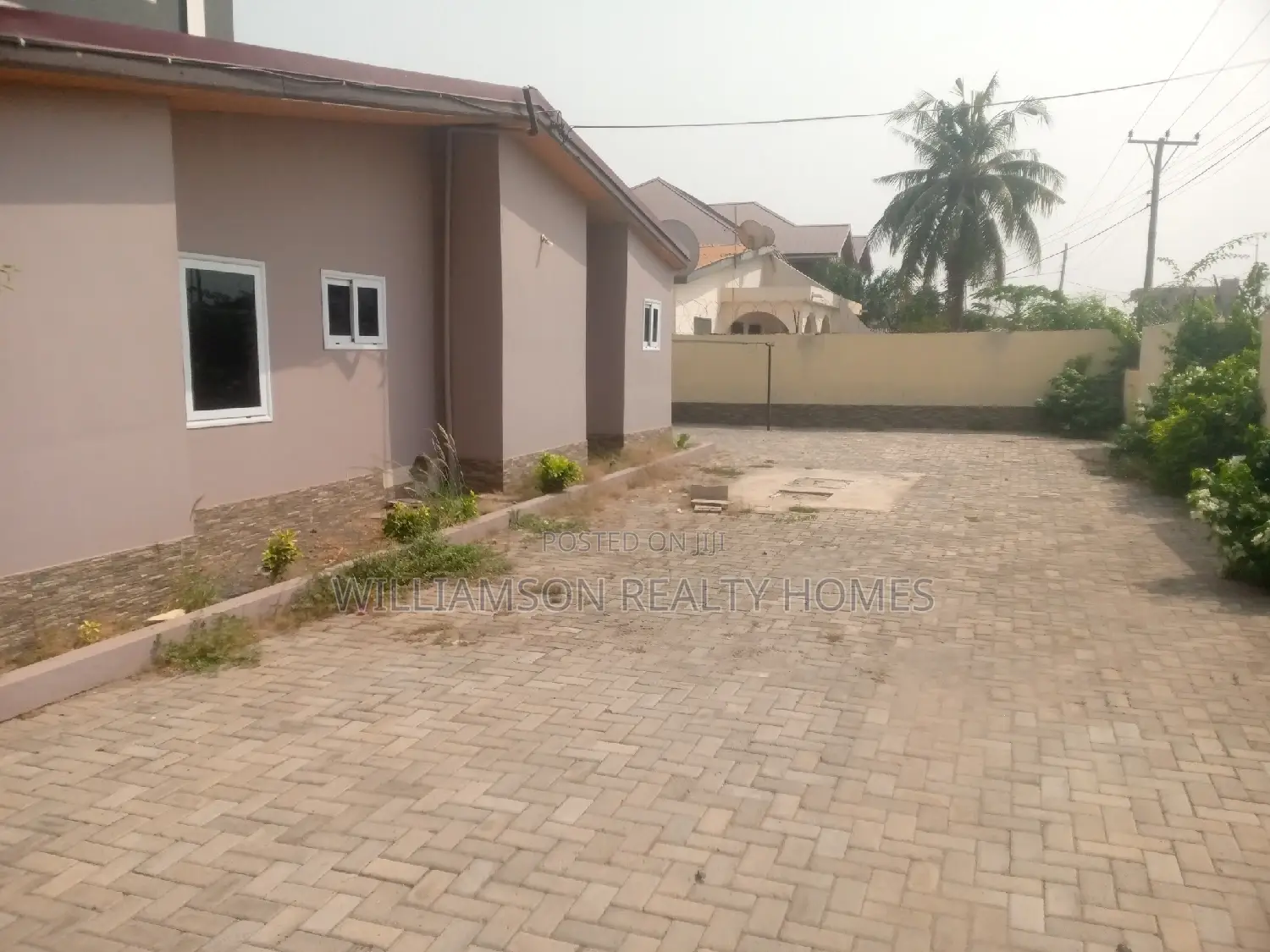 Commercial 2bedrms Detached Selfcompound Hse4rent,Spintex
