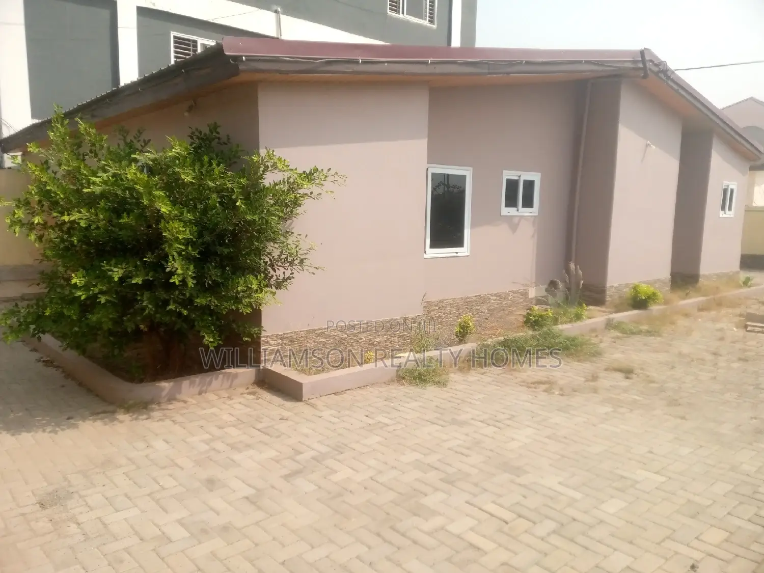 Commercial 2bedrms Detached Selfcompound Hse4rent,Spintex