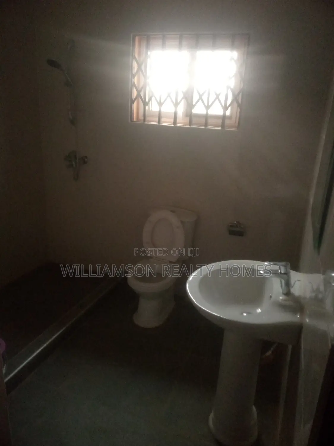 Commercial 2bedrms Detached Selfcompound Hse4rent,Spintex