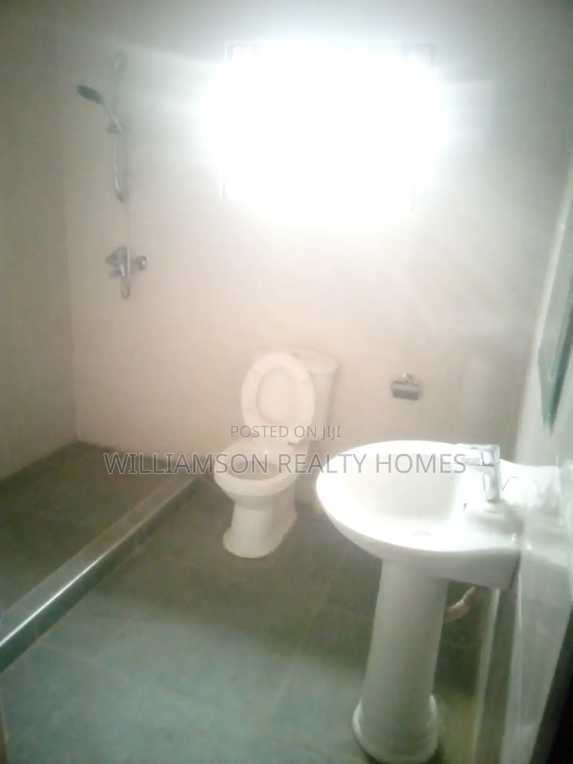 Commercial 2bedrms Detached Selfcompound Hse4rent,Spintex