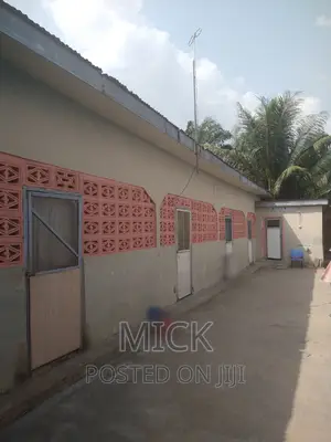 1bdrm Room & Parlour in Ngleshie Amanfro for rent