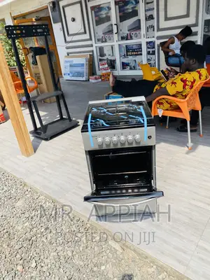 Stainless Steel Volcano 50x50 4 Gas Burner With Glass Lid.