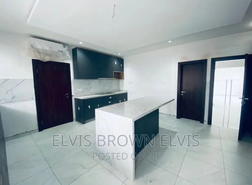 6bdrm Mansion in East Legon American for sale