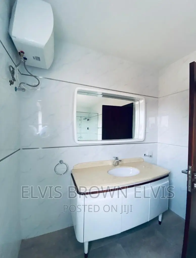 6bdrm Mansion in East Legon American for sale