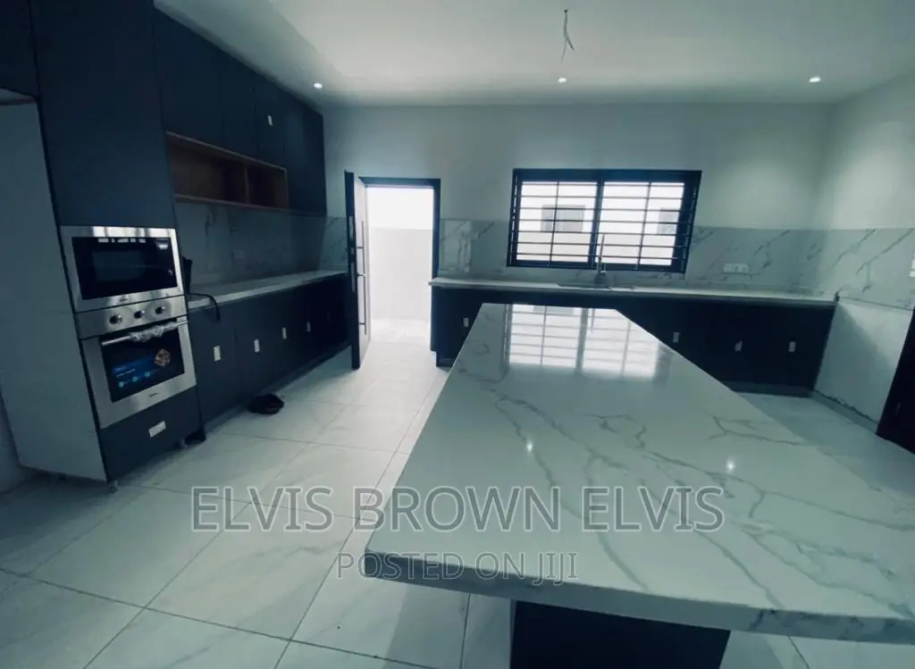 6bdrm Mansion in East Legon American for sale