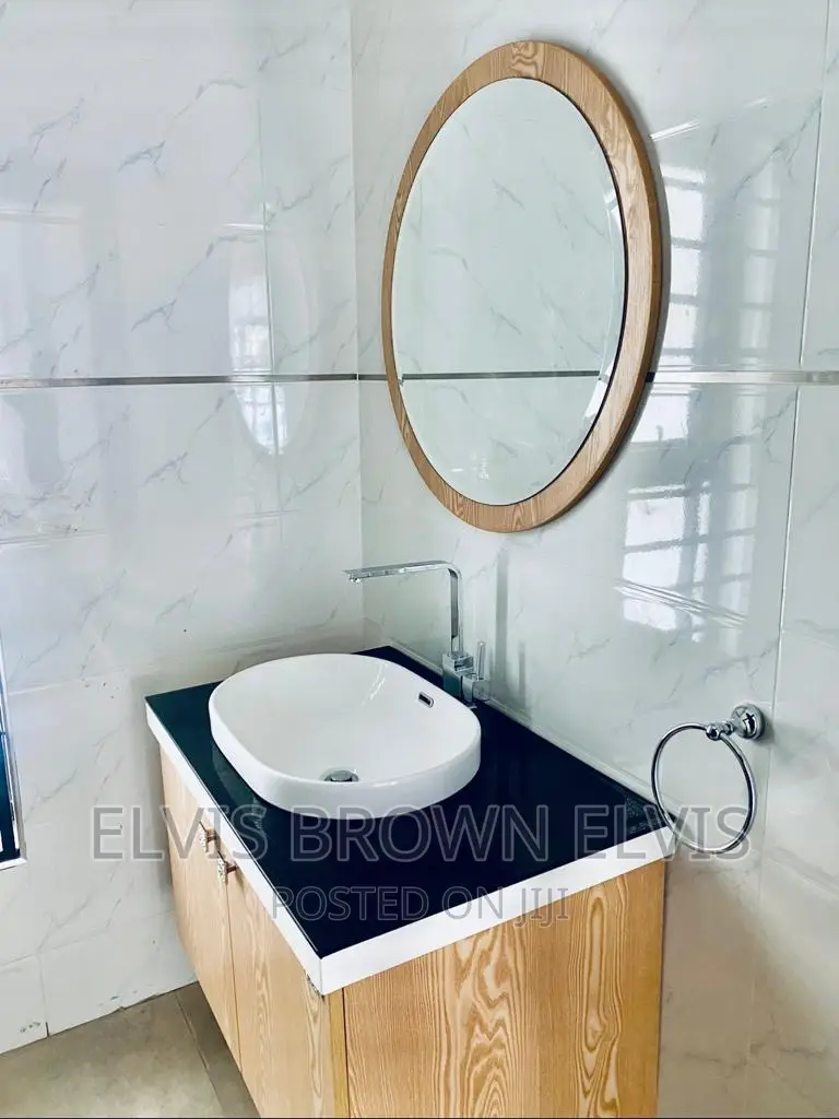6bdrm Mansion in East Legon American for sale
