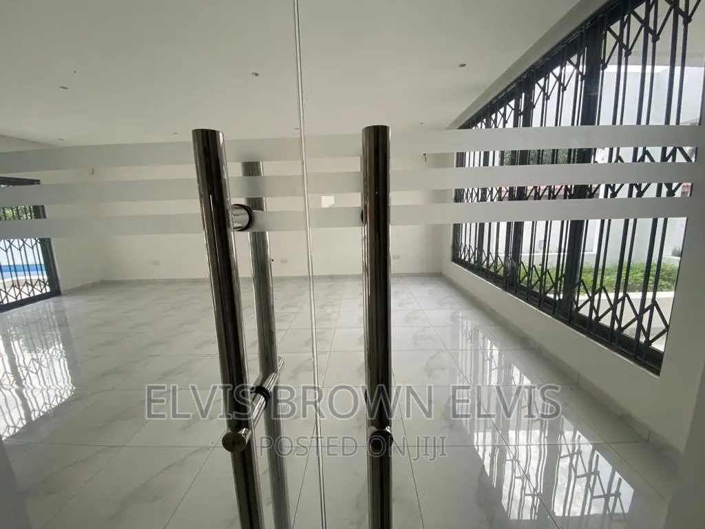 6bdrm Mansion in East Legon American for sale
