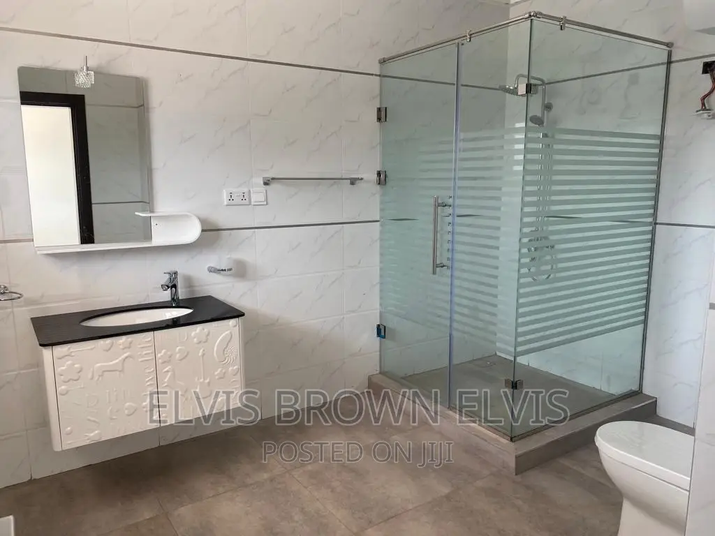 6bdrm Mansion in East Legon American for sale