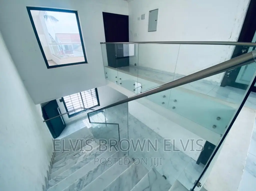 6bdrm Mansion in East Legon American for sale