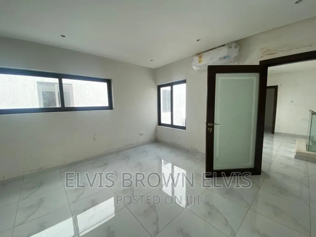 6bdrm Mansion in East Legon American for sale