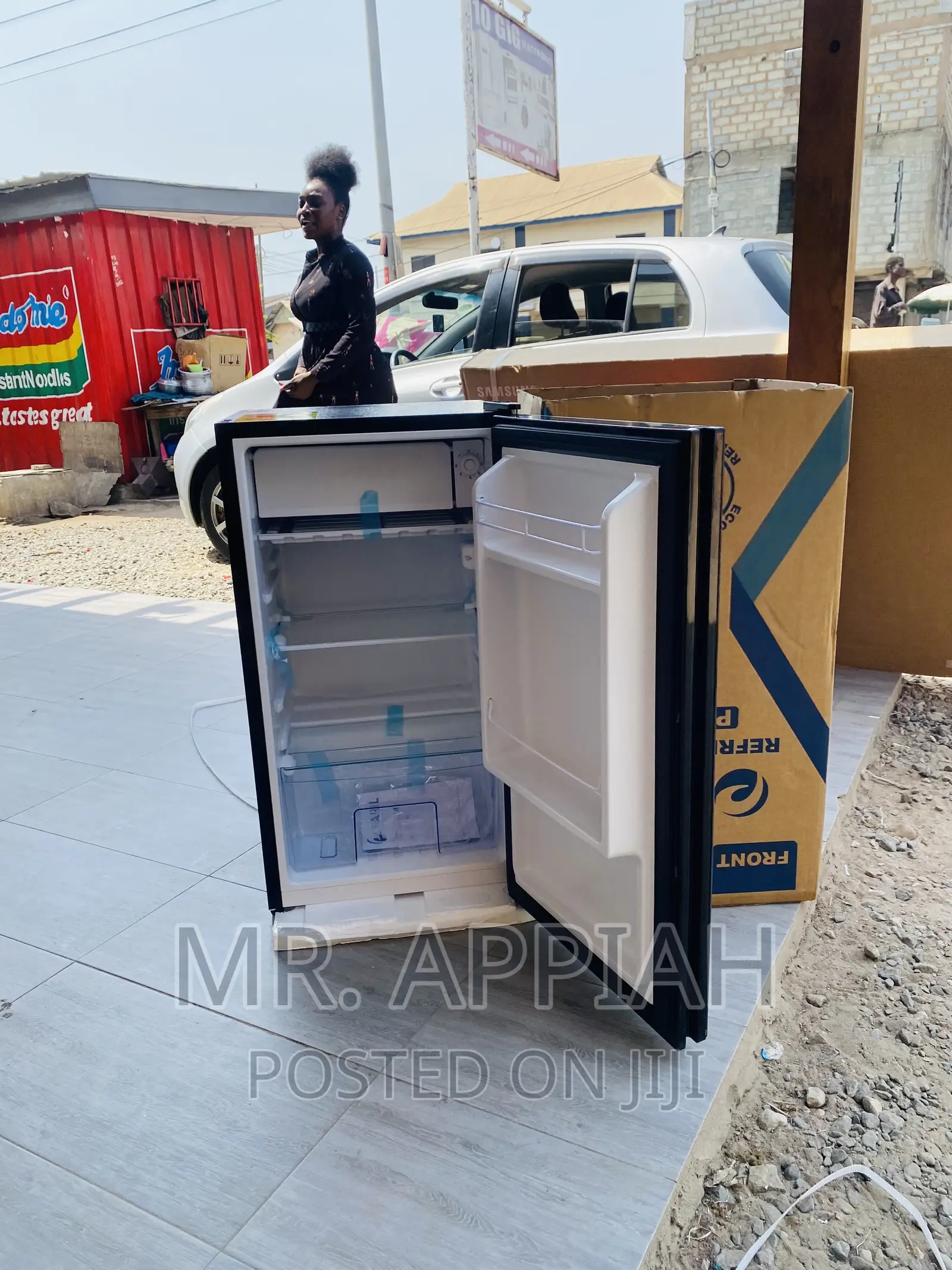 Unique Pearl PF-109 Single Door Electric Chest Freezer.