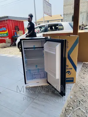 Unique Pearl PF-109 Single Door Electric Chest Freezer.