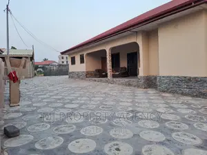 5bdrm House in Dawhenya, Tema Metropolitan for sale