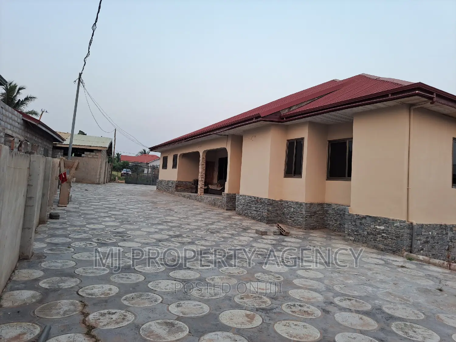 5bdrm House in Dawhenya, Tema Metropolitan for sale