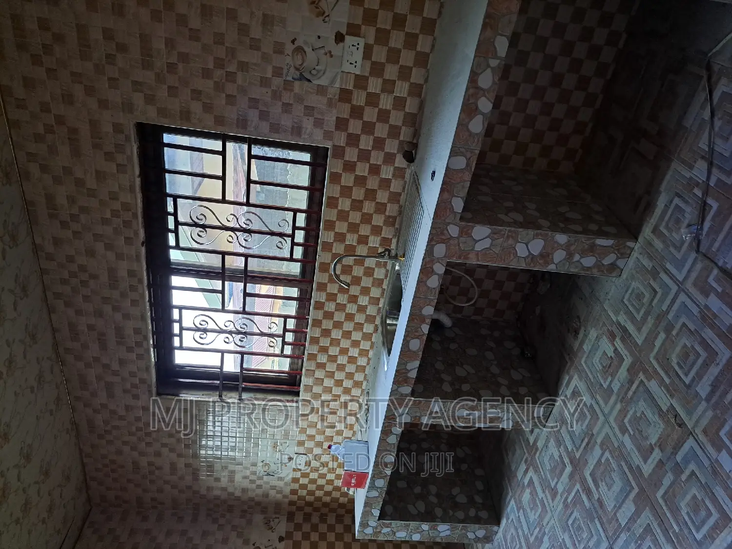 5bdrm House in Dawhenya, Tema Metropolitan for sale