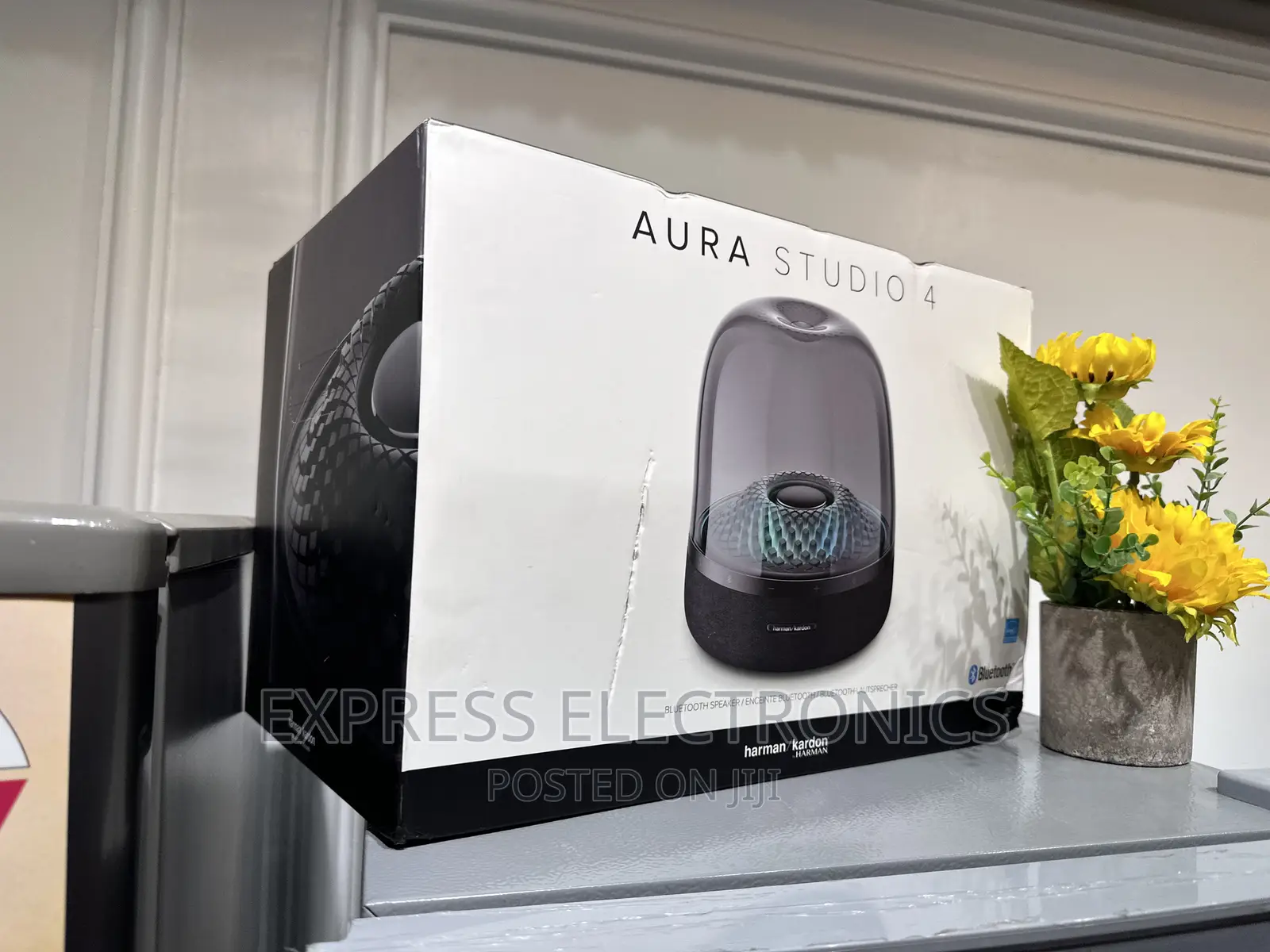 Black Elegant Design AURA STUDIO 4 Bluetooth Speaker