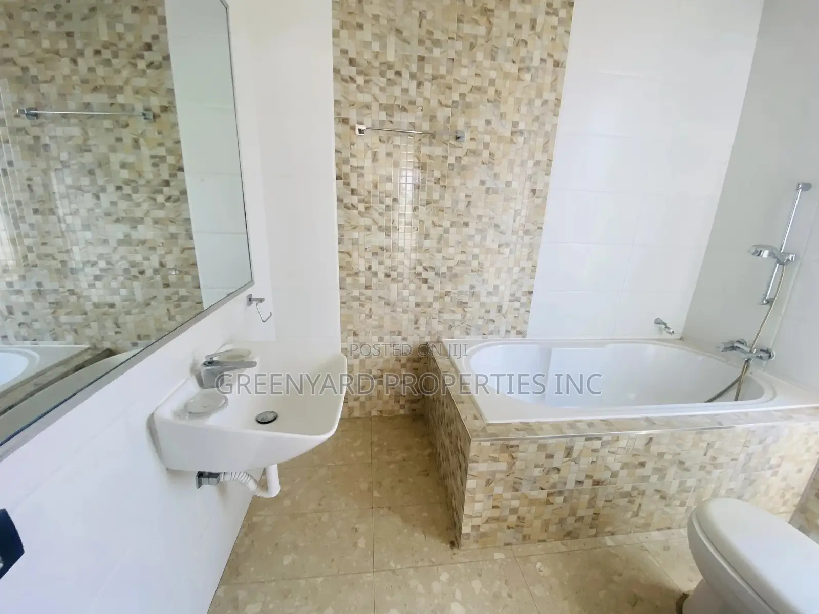 4bdrm Townhouse / Terrace in East Legon for rent