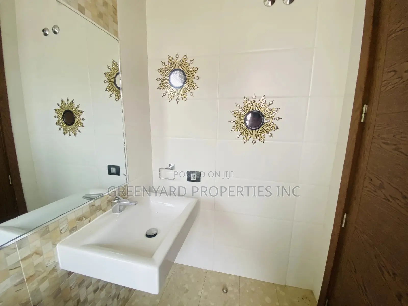 4bdrm Townhouse / Terrace in East Legon for rent