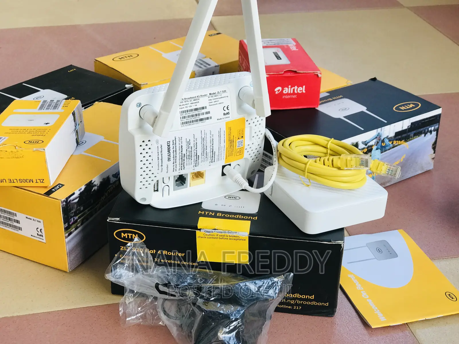 Universal S20 CAT4 Router With Its Power-Bank