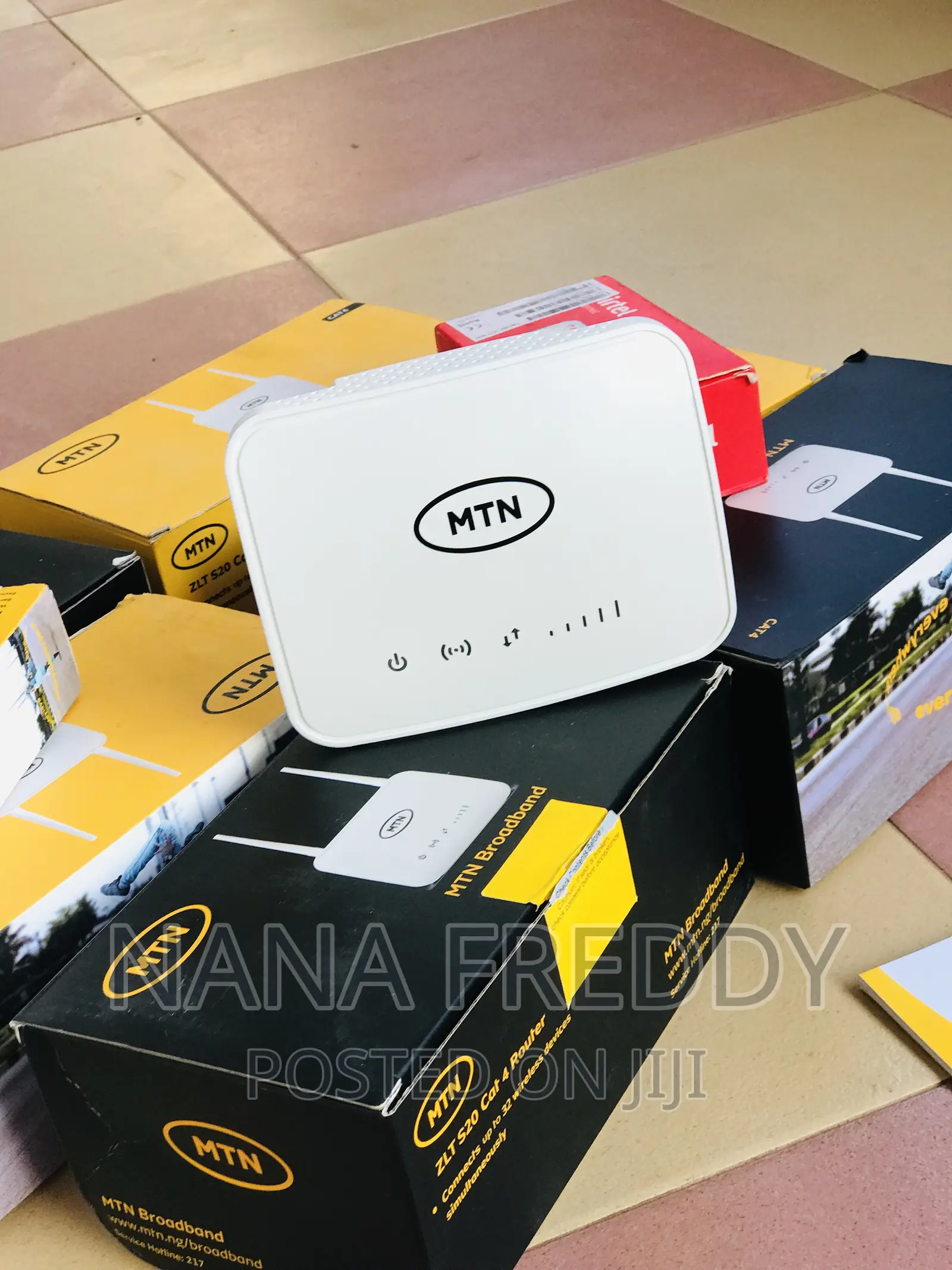 Universal S20 CAT4 Router With Its Power-Bank