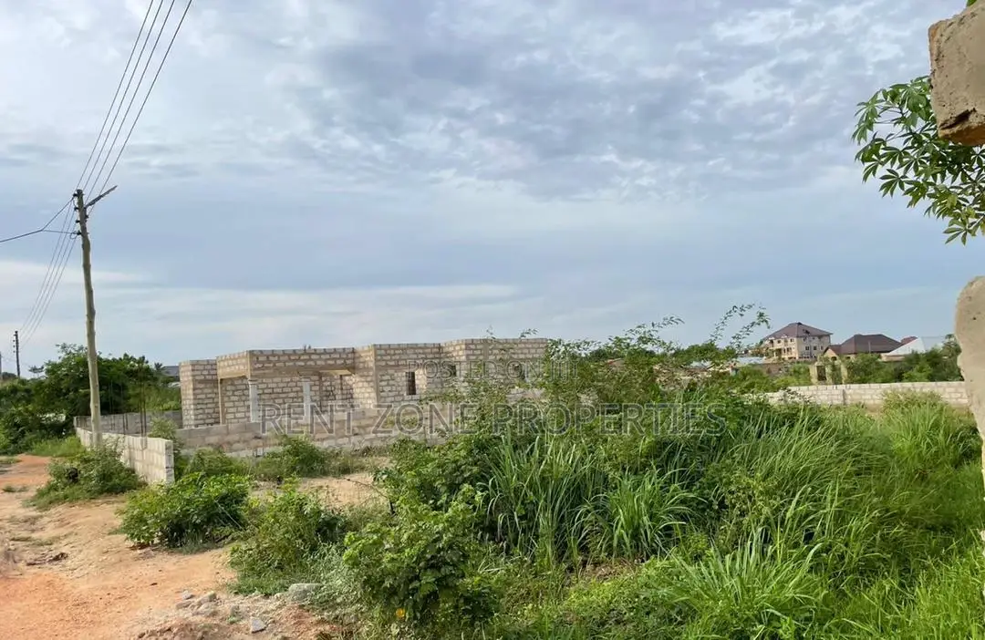 Title Land With Uncompleted 4 Bedrooms for Sale