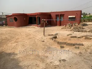 7bdrm House in Atonsu Palcity, Kumasi Metropolitan for sale