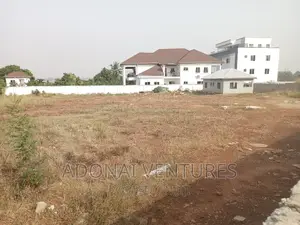 One Full Plot for Sale in Danyame