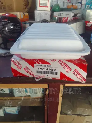 Toyota 17801-21050 Air Filter