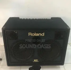Roland Kc-880 4-Channel 320-Watt 2x12" Keyboard Combo